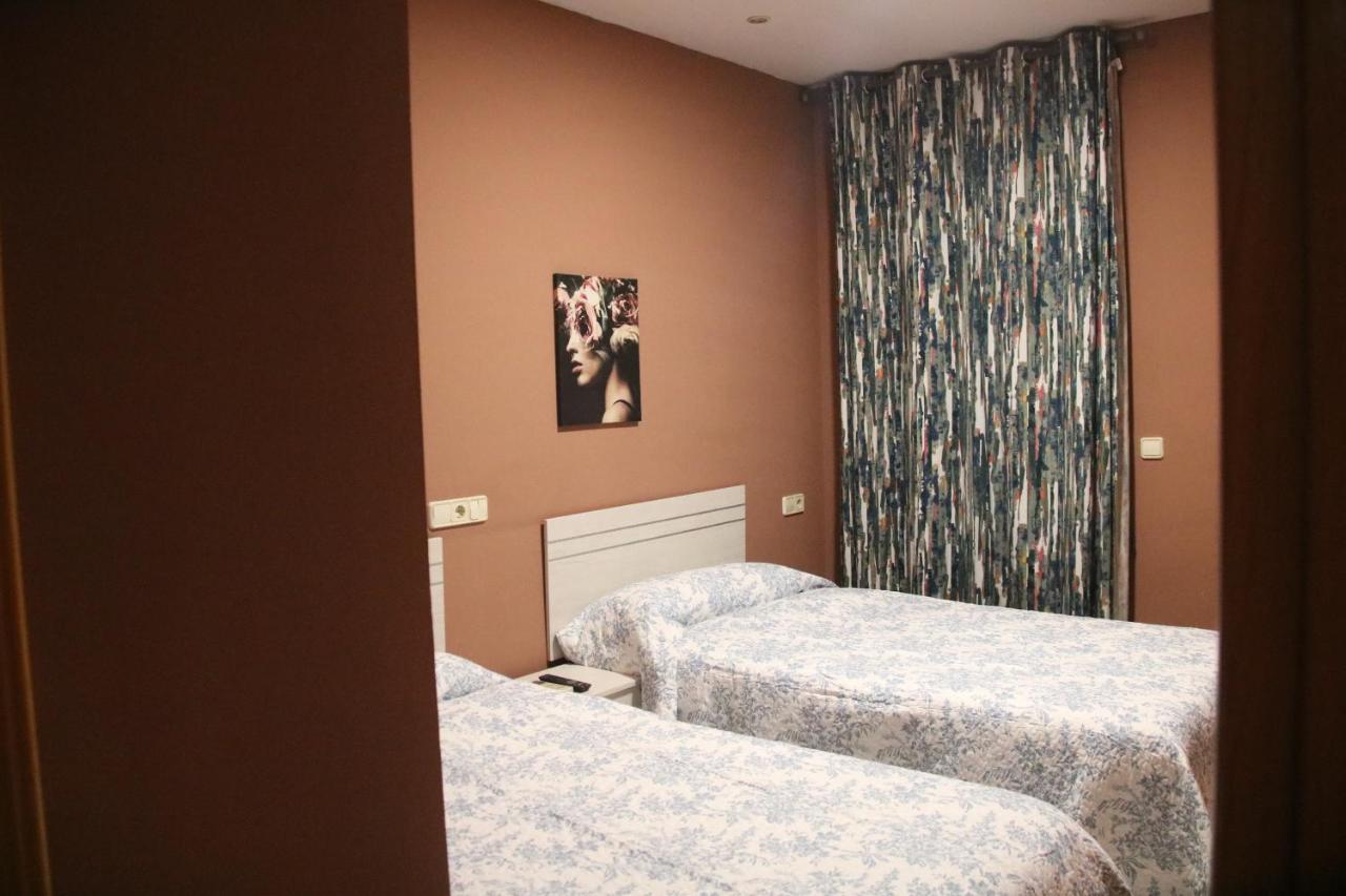 Hostal Burgales Milagro Exterior foto